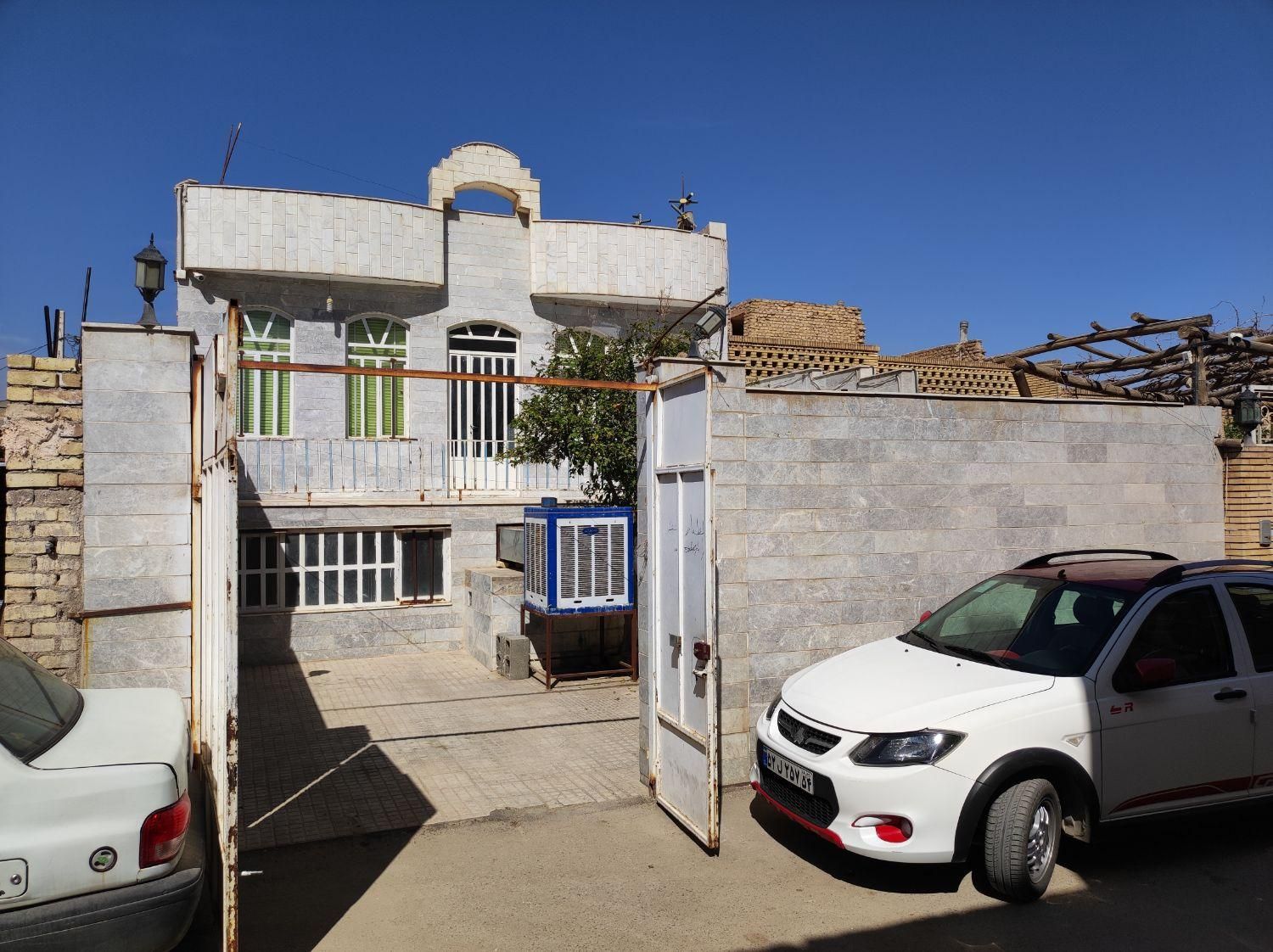 ویلایی دو خواب .با پارکینگ .تمیز.قیمت تعاونی|اجارهٔ کوتاه‌مدت آپارتمان و سوئیت|یزد, |دیوار