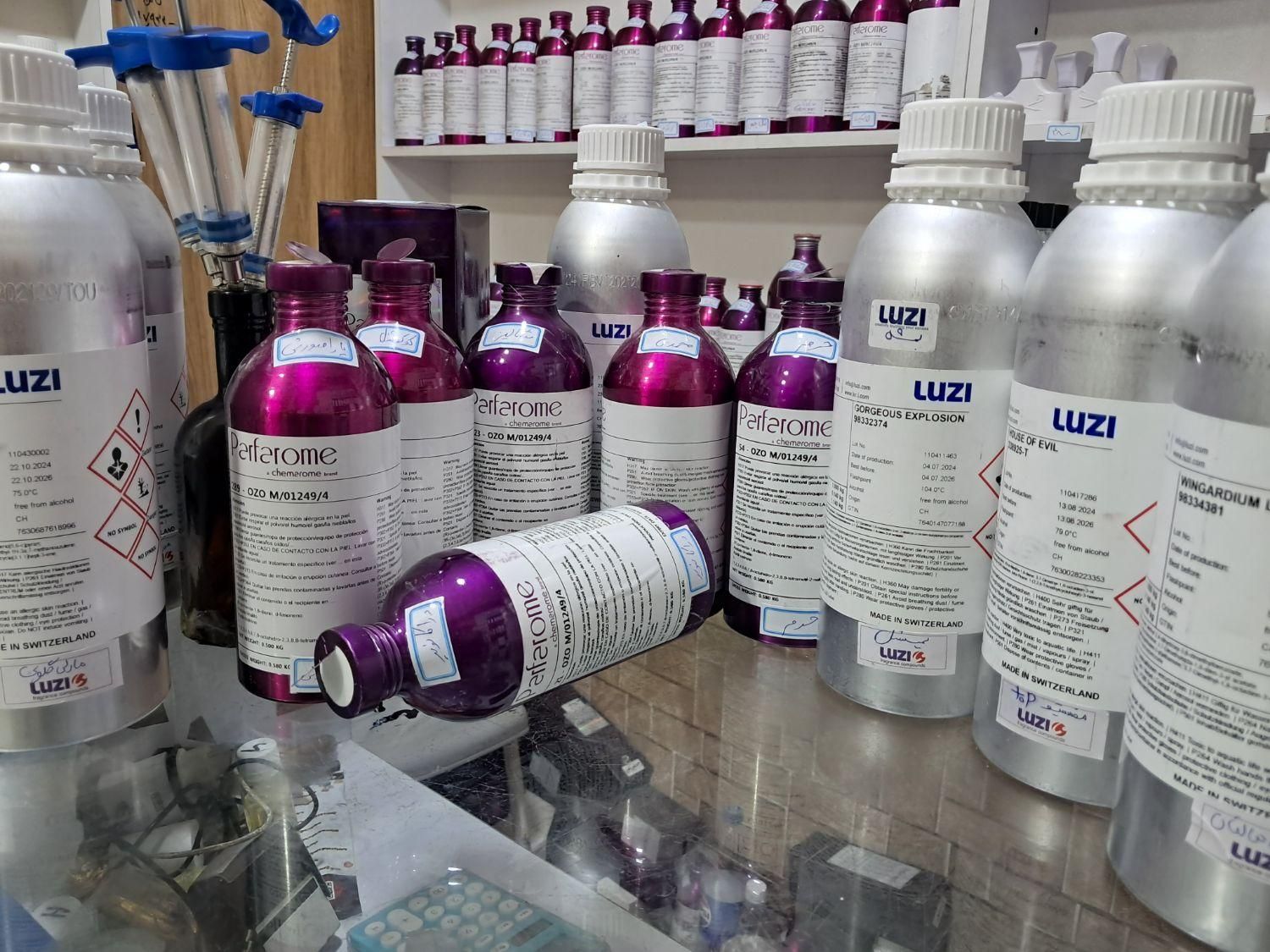 عطر لوزی ۹۰۰۰ درجه یک|آرایشی، بهداشتی، درمانی|مشهد, راه آهن|دیوار