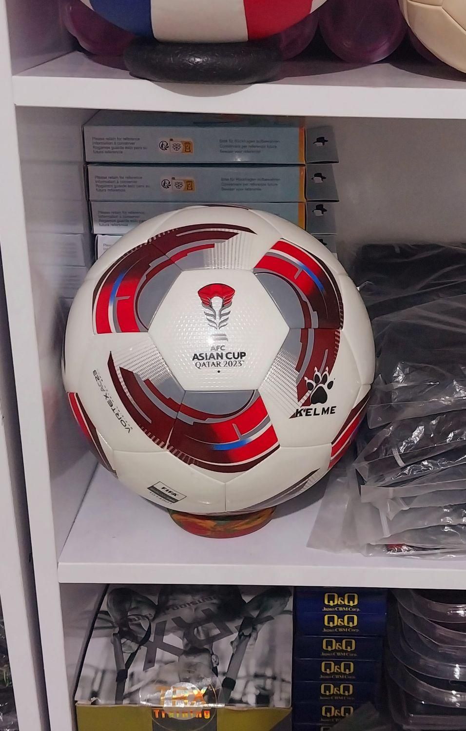 توپ فوتبال|ورزش‌های توپی|شیراز, وحدت|دیوار