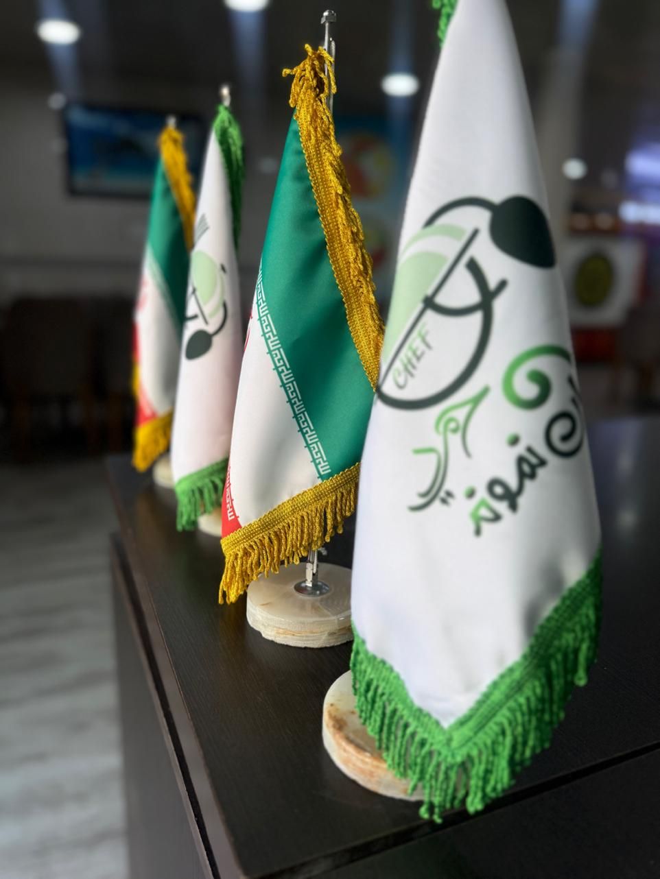 به دو پرسنل خانم یا آقا کار در رستوران نیاز مندیم|استخدام خدمات فروشگاه و رستوران|گلستان (تهران), |دیوار