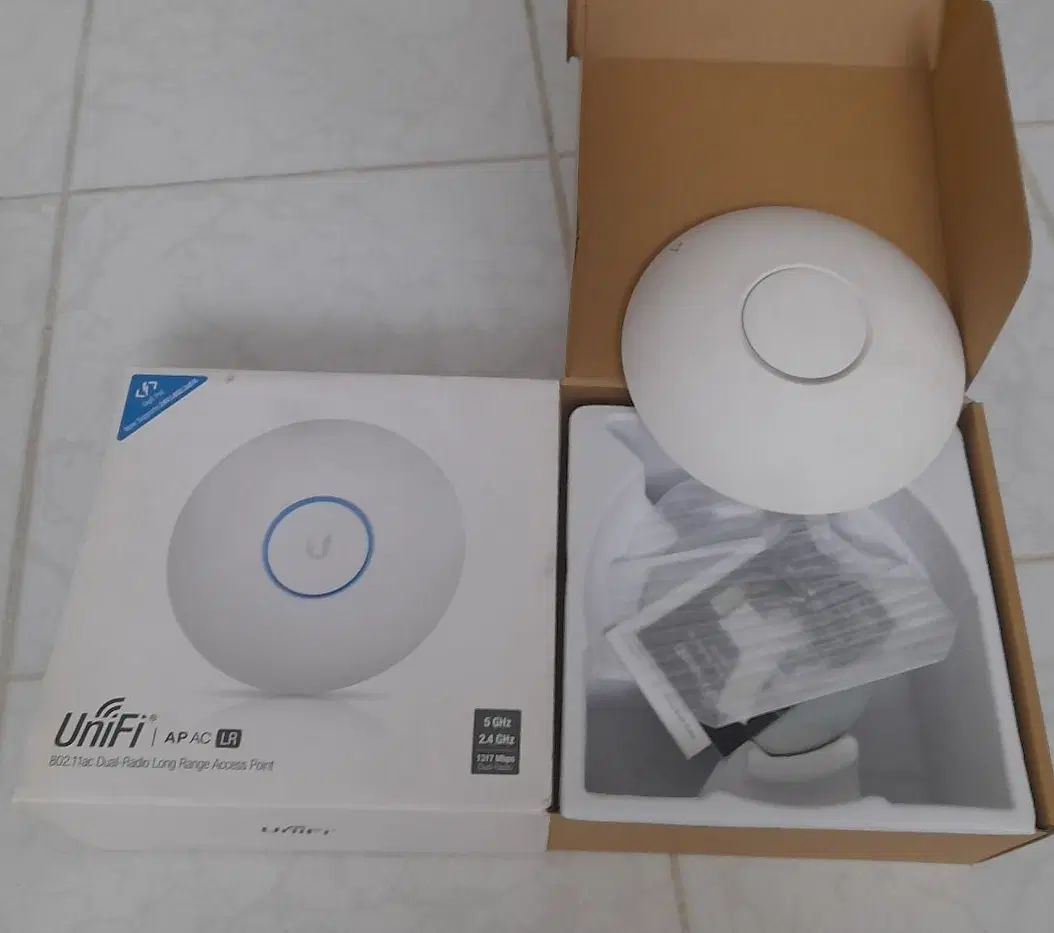اکسس پوینت unifi|مودم و تجهیزات شبکه|اصفهان, بهارستان|دیوار