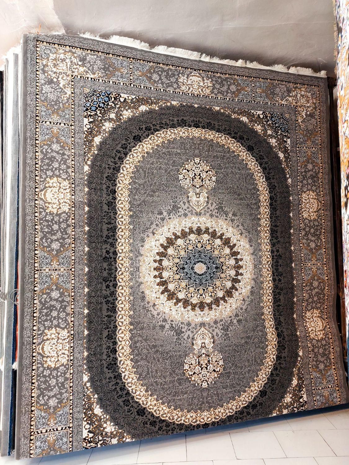 فرش۱۲متری انبار مرکزی حاجی حسینی طلاب در مشهد|فرش|مشهد, طلاب|دیوار