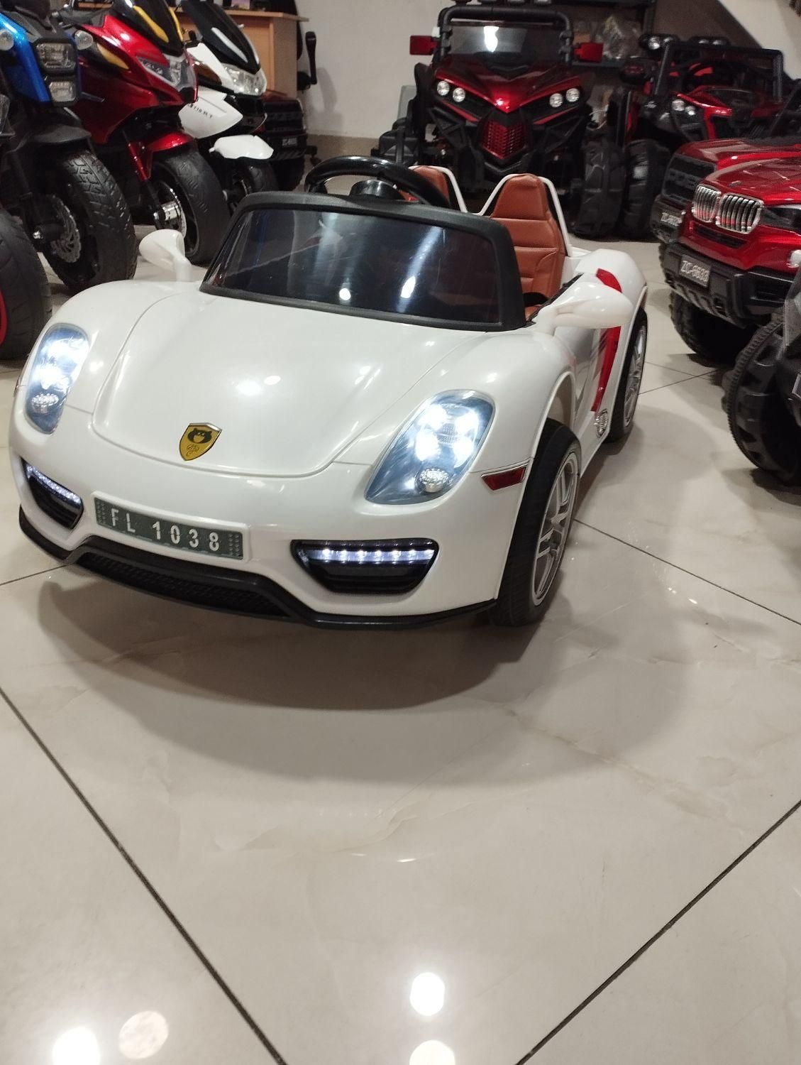 ماشین شارژی لایسنس دار پنج موتوره|اسباببازی بچه|کرج, کمالشهر|دیوار