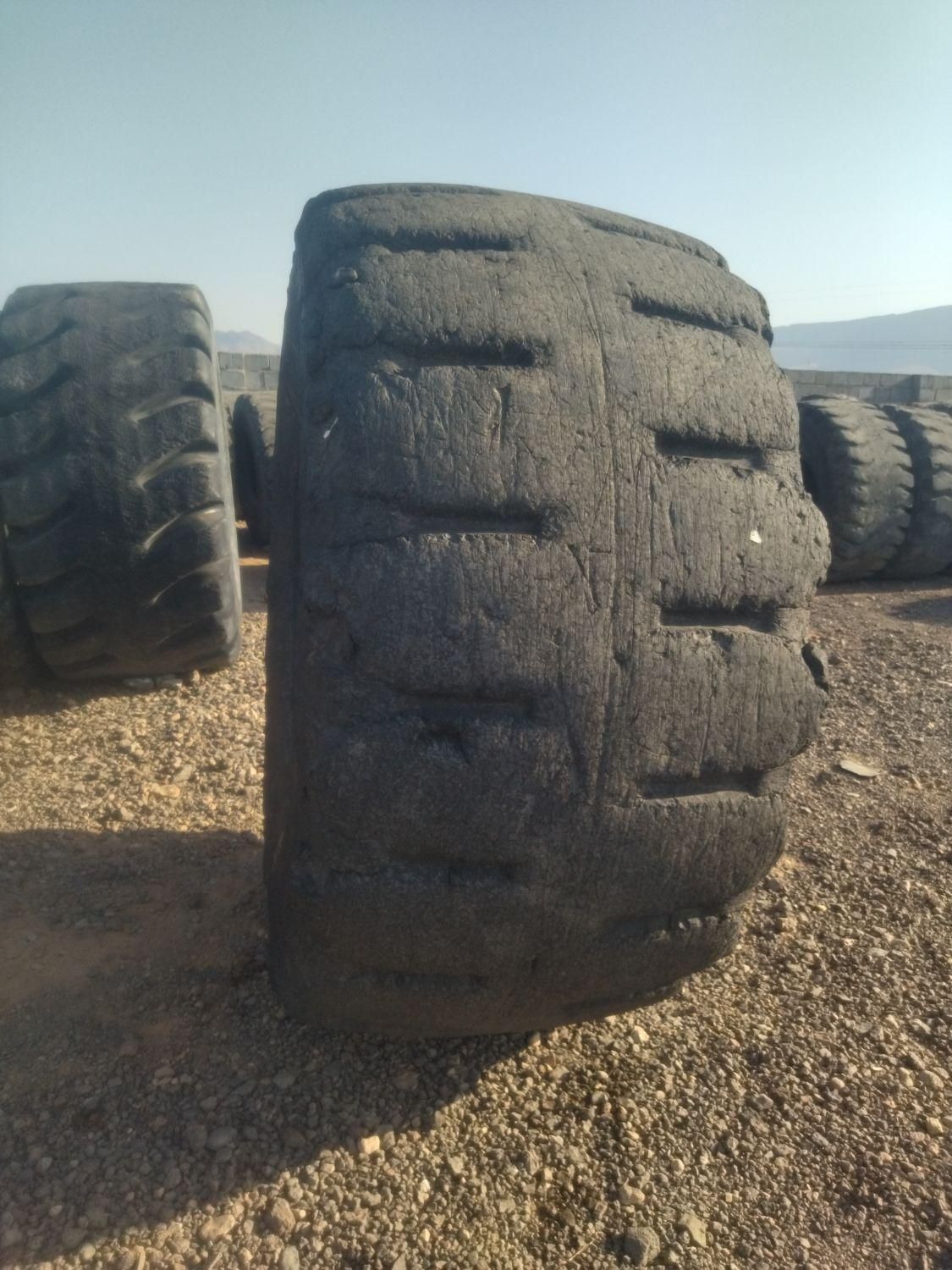 65/33 لاستیک لودر988|قطعات یدکی و لوازم جانبی|اصفهان, آبشار|دیوار
