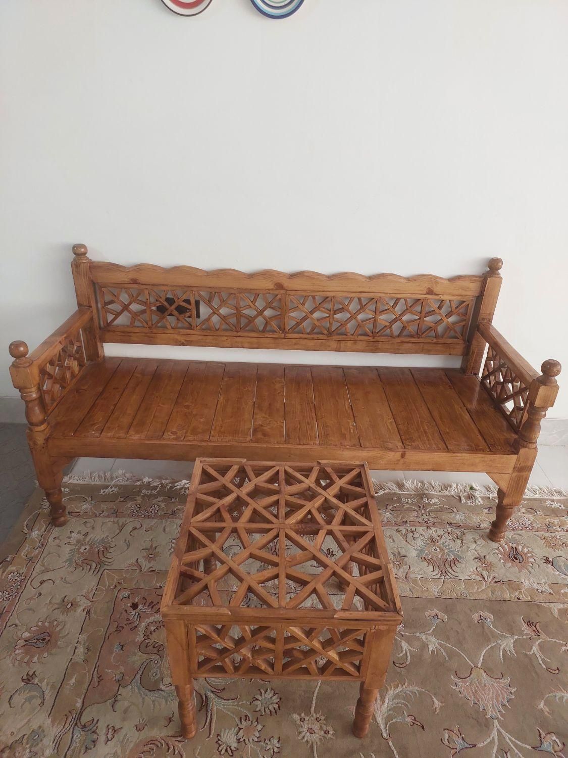 مبل ۳نفره و عسلی سنتی چوب روس سنتی|مبلمان خانگی و میز عسلی|مرودشت, پشت سایپا‎|دیوار