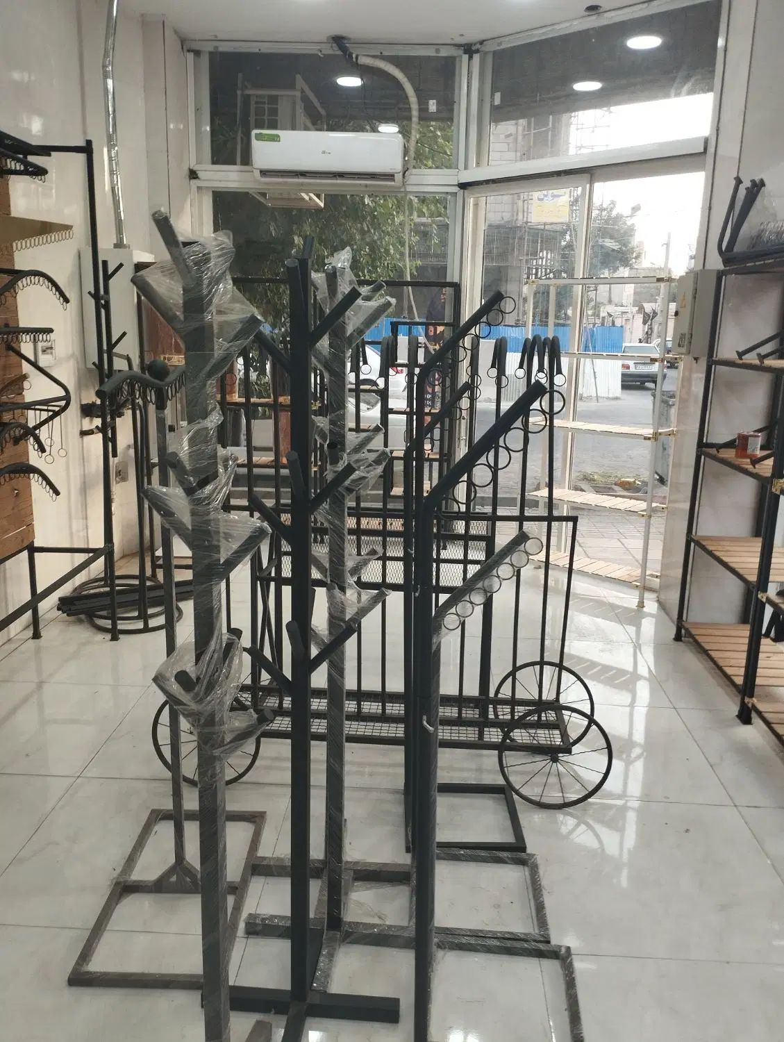 رخت آویز دیواری و ایستاده محکم و بسیار شیک|بندرخت و رخت‌آویز|تهران, شکوفه (عبدل آباد)|دیوار