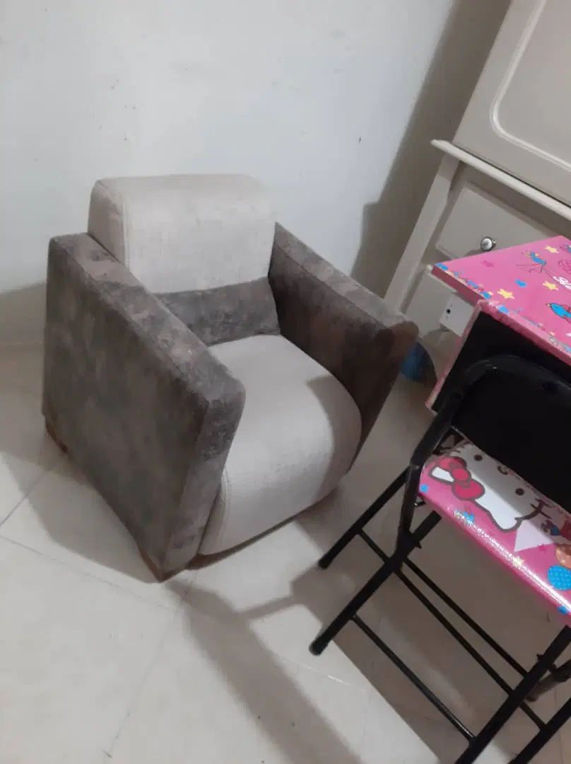 میز تحریر و مبل کودک همین امروز به علت اثاث کشی|اسباب و اثاث بچه|مشهد, شهید فرامرز عباسی|دیوار