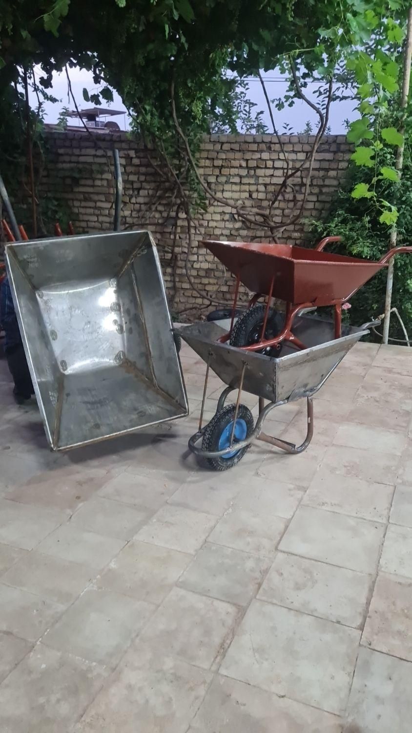 فرغون سه چرخ دامداری|ابزارآلات|قم, قلعه صدری|دیوار