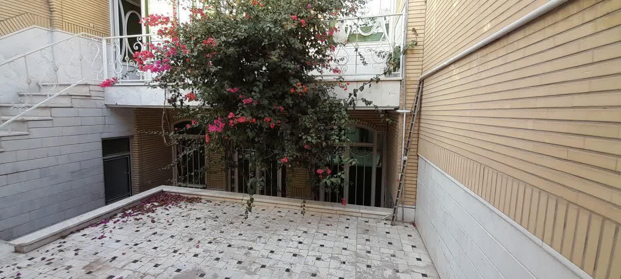 فروش خانه ویلایی ۲۰۰ متری ۳ خوابه در زنبیل آباد|فروش خانه و ویلا|قم, زنبیل آباد|دیوار