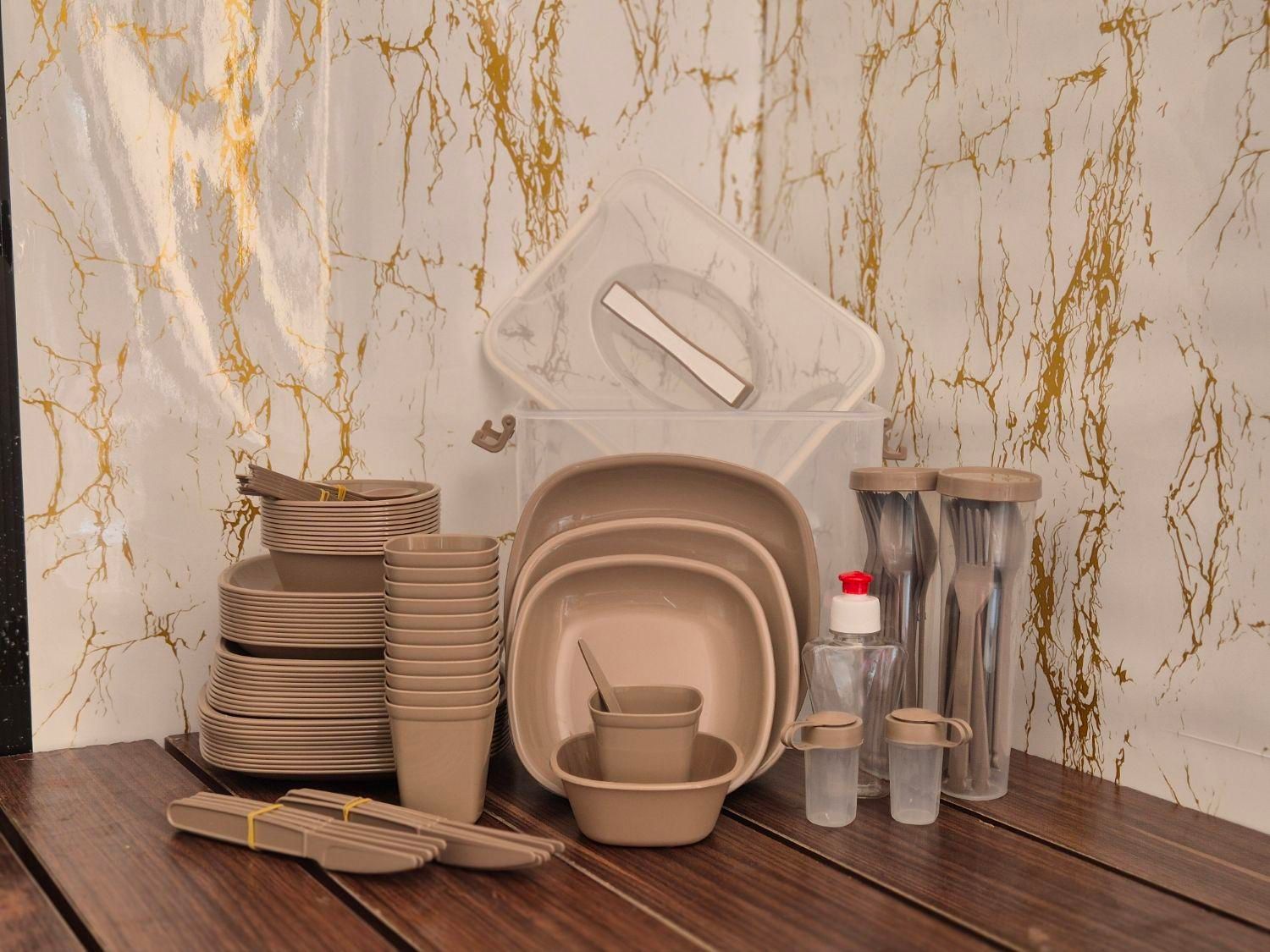 ست دوازده نفره مسافرتی(تولید کننده ظروف مسافرتی)|ظروف نگهدارنده، پلاستیکی، یک‌بارمصرف|اصفهان, شیخ طوسی|دیوار