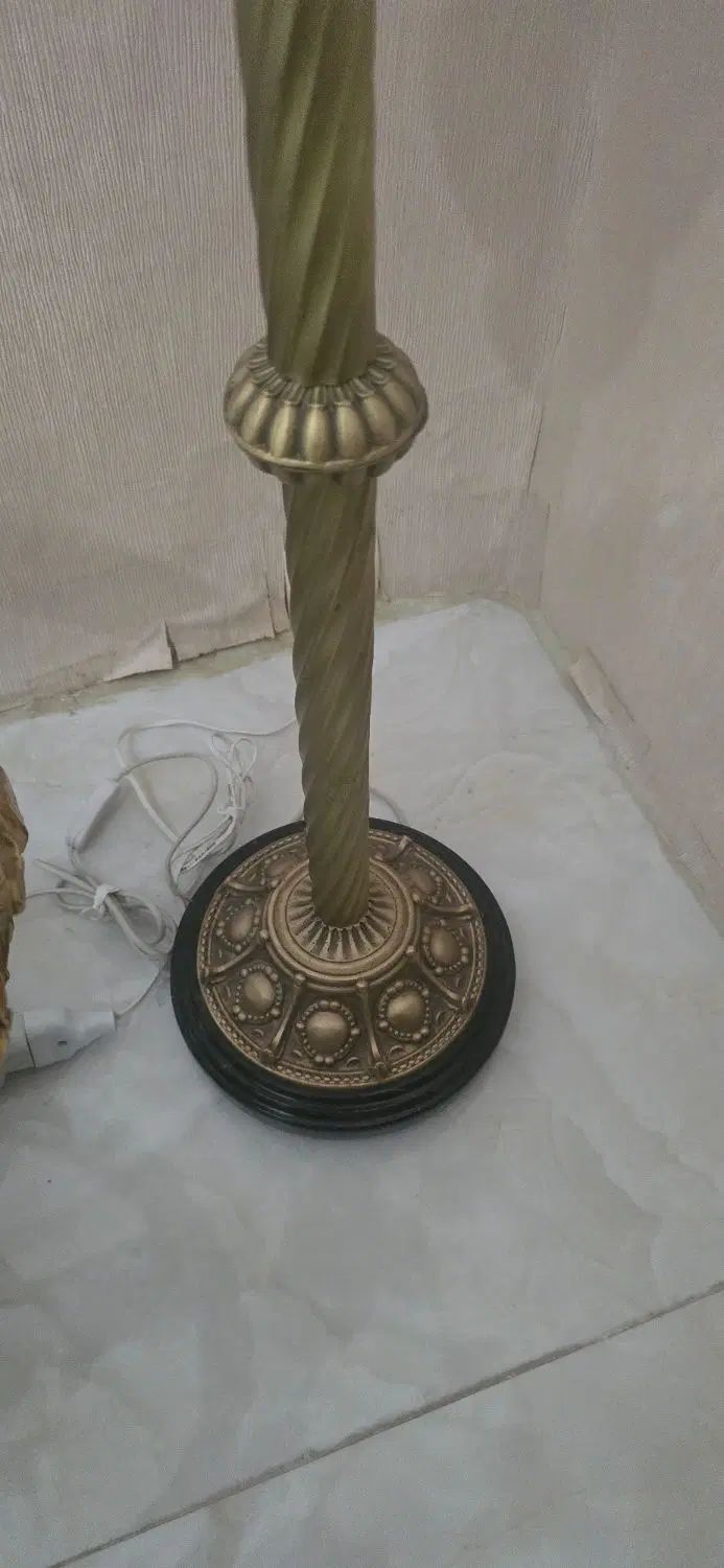 آباژور کنار سالنی ۶ شعله  و آباژور ۷۰ سانتی رومیزی|چراغ خواب و آباژور|تهران, خواجه نظام الملک|دیوار