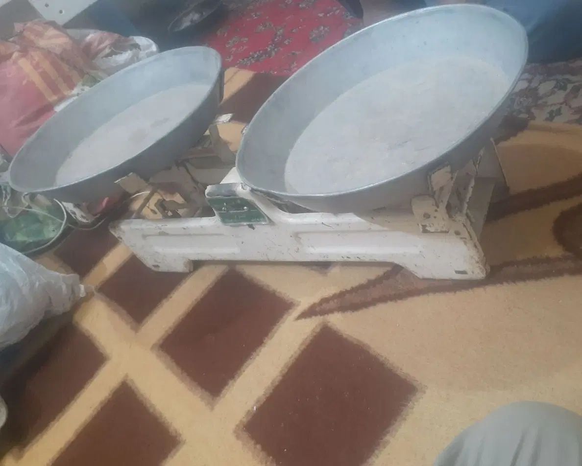 ترازو قدیمی بزرگ جنس خوب کفه فلزی|فروشگاه و مغازه|مشهد, گاز|دیوار