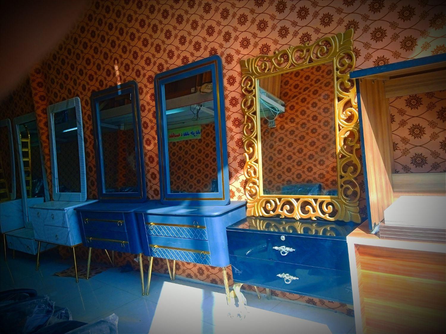 آینه و کنسول آرایشگاهی|آرایشگاه و سالن‌های زیبایی|زنجان, |دیوار