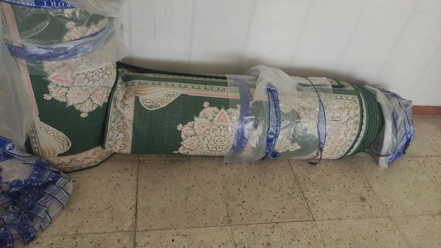 کناره فرش مخصوص نمازخانه مسجدیانمازخانه مدارس|فرش|میناب, |دیوار