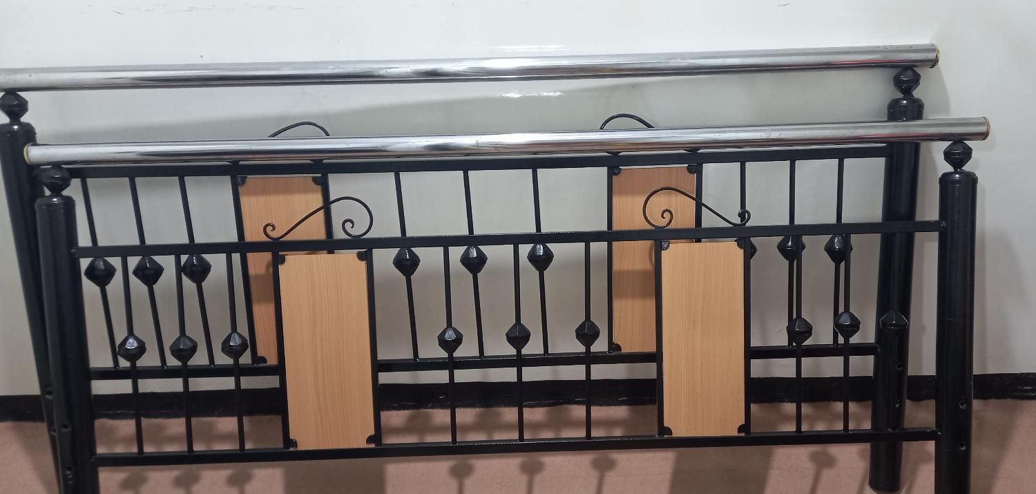 تخت و میز آرایش|تخت و سرویس خواب|دوگنبدان, |دیوار