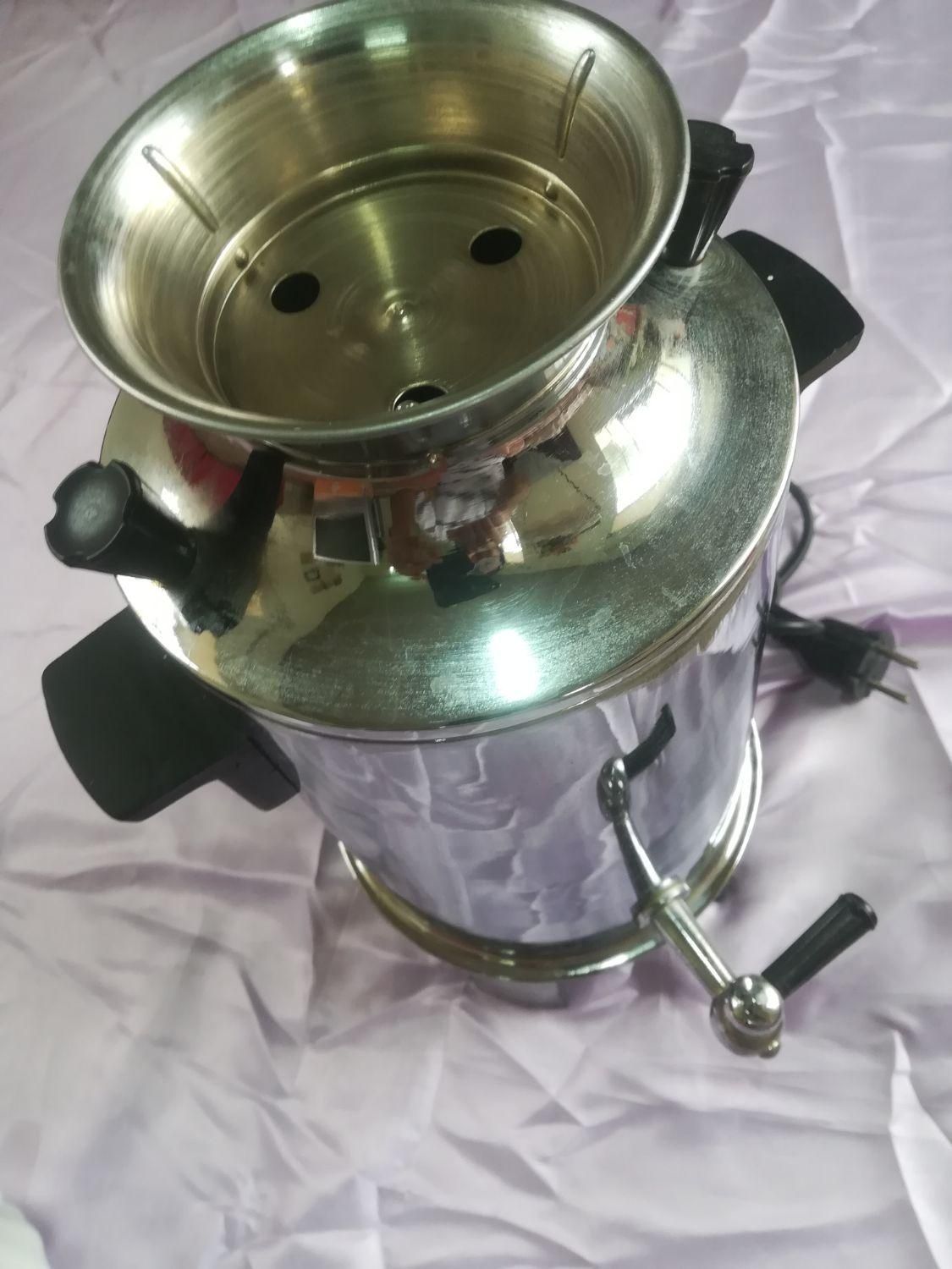 سماور برقی قدیمی (دهه50)سالم بدون خط خش.|سماور، چایساز، قهوهساز|فسا, |دیوار