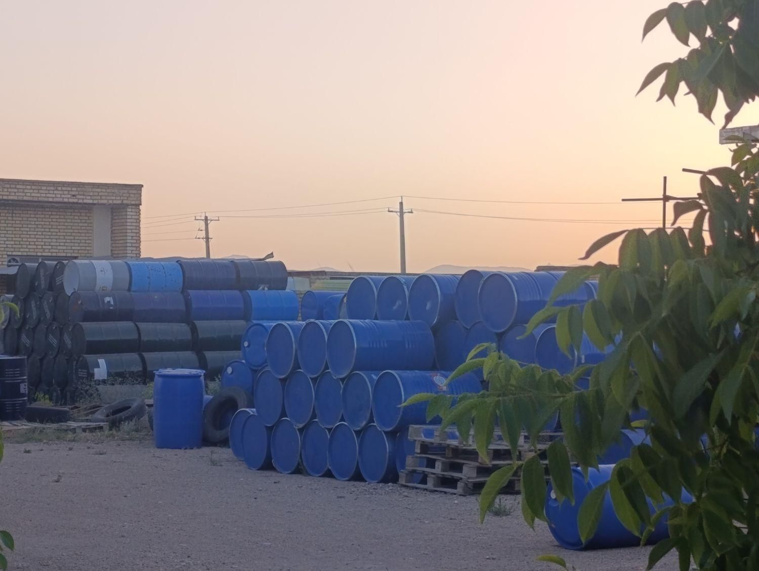 فروش انواع بشکه گالن و مخزن درج یک|عمدهفروشی|خمینیشهر, |دیوار