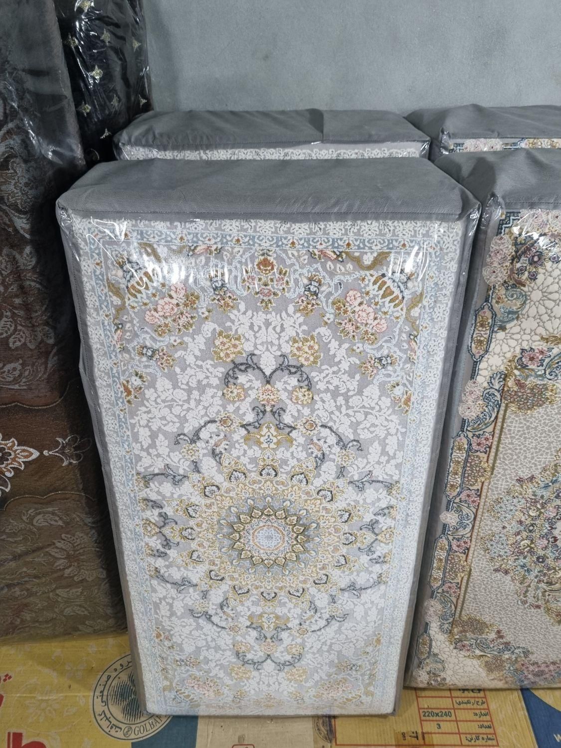 پشتی فرشی در طرح های مختلف|پشتی|بندر انزلی, گلسرخ|دیوار