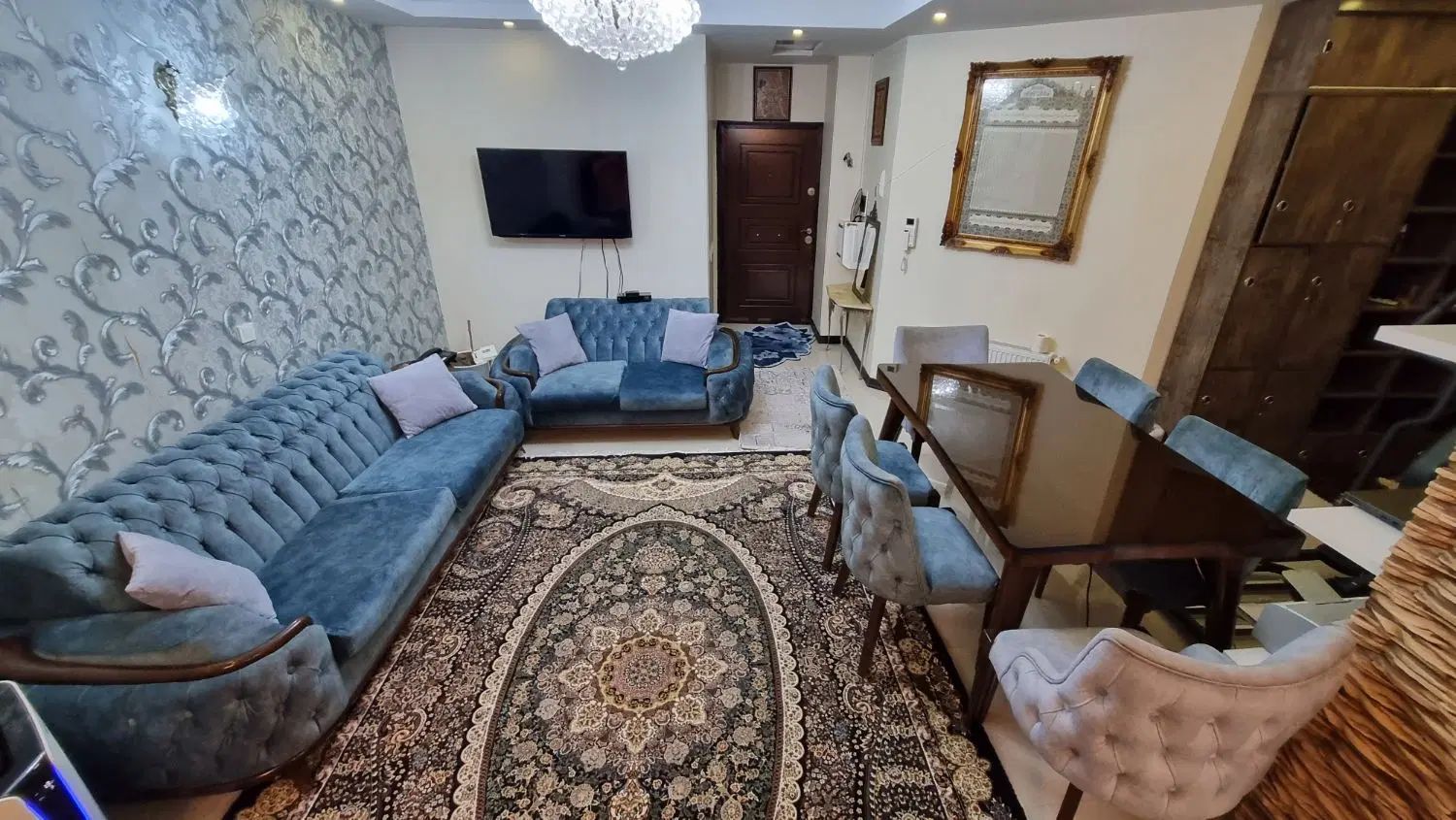 مبل نیم ست چستر همراه ست میز نهارخوری ۶ نفره|مبلمان خانگی و میز عسلی|تهران, مینی‌سیتی (شهرک نفت)|دیوار