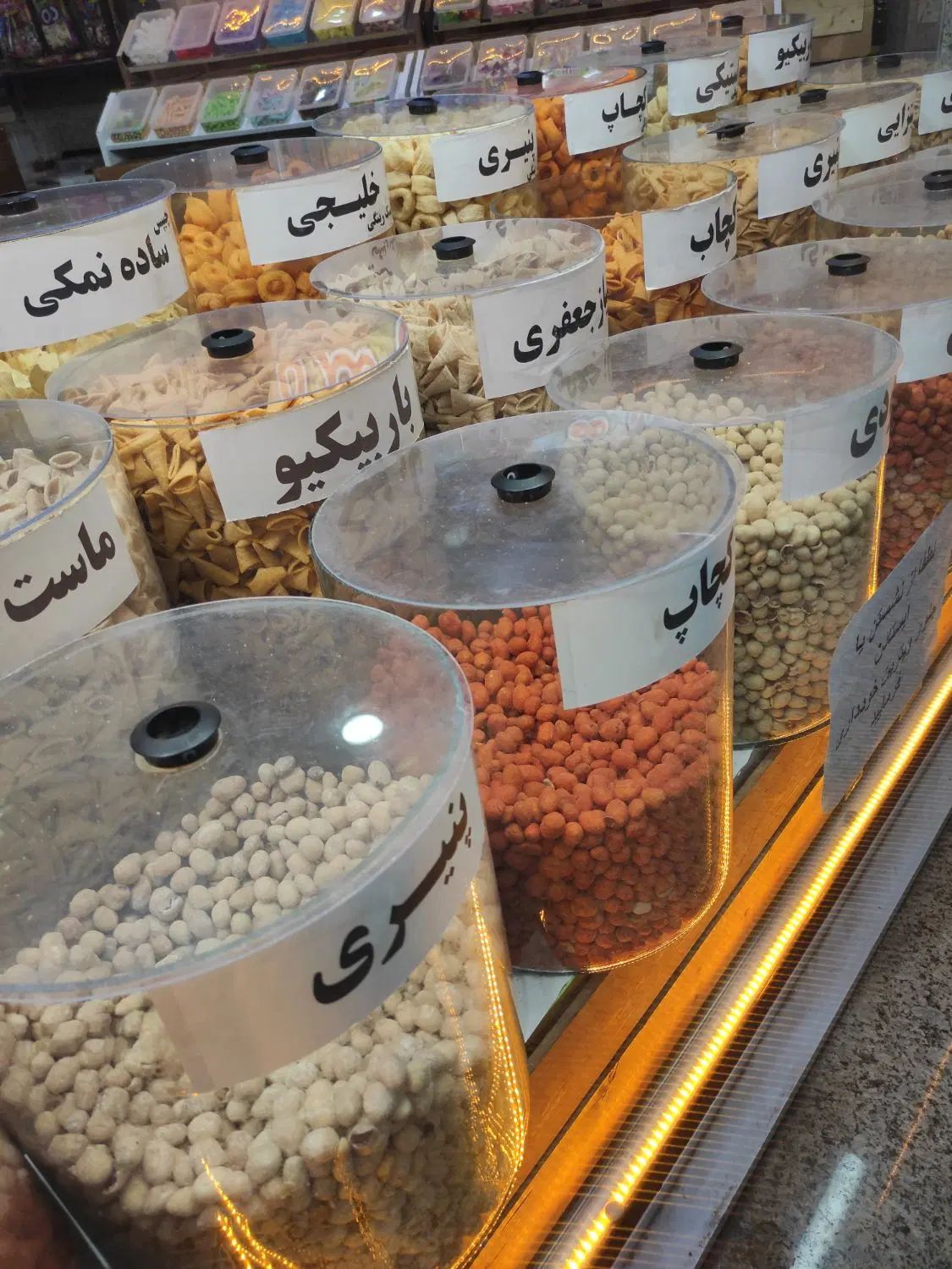 استخدام فروشنده خانوم برای غرفه خشکبار در مترو کرج|استخدام بازاریابی و فروش|کرج, شهرک بنفشه|دیوار