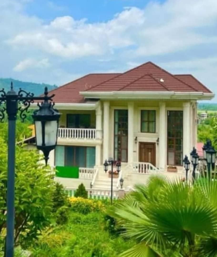 اجاره عمارت تریپلکس استخر دار جنگلی روی کوه|اجارهٔ کوتاهمدت ویلا و باغ|فومن, |دیوار