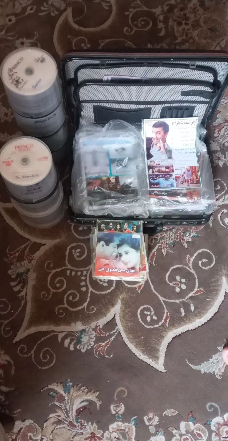 با سلام تعدادی CD و DVD فیلم برای فروش|فیلم و موسیقی|مشهد, هفت تیر (حافظ)|دیوار
