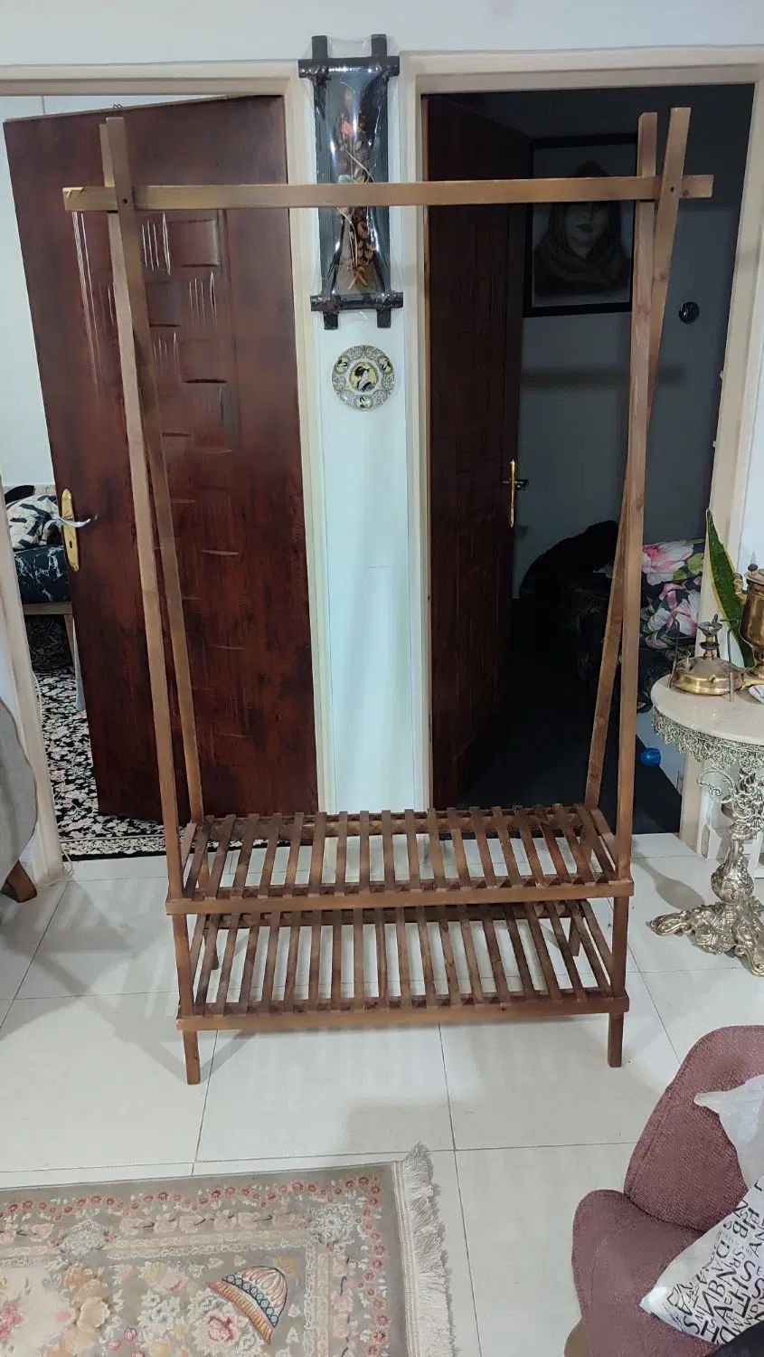 رگال لباس|بندرخت و رخت‌آویز|مشهد, سرافرازان|دیوار
