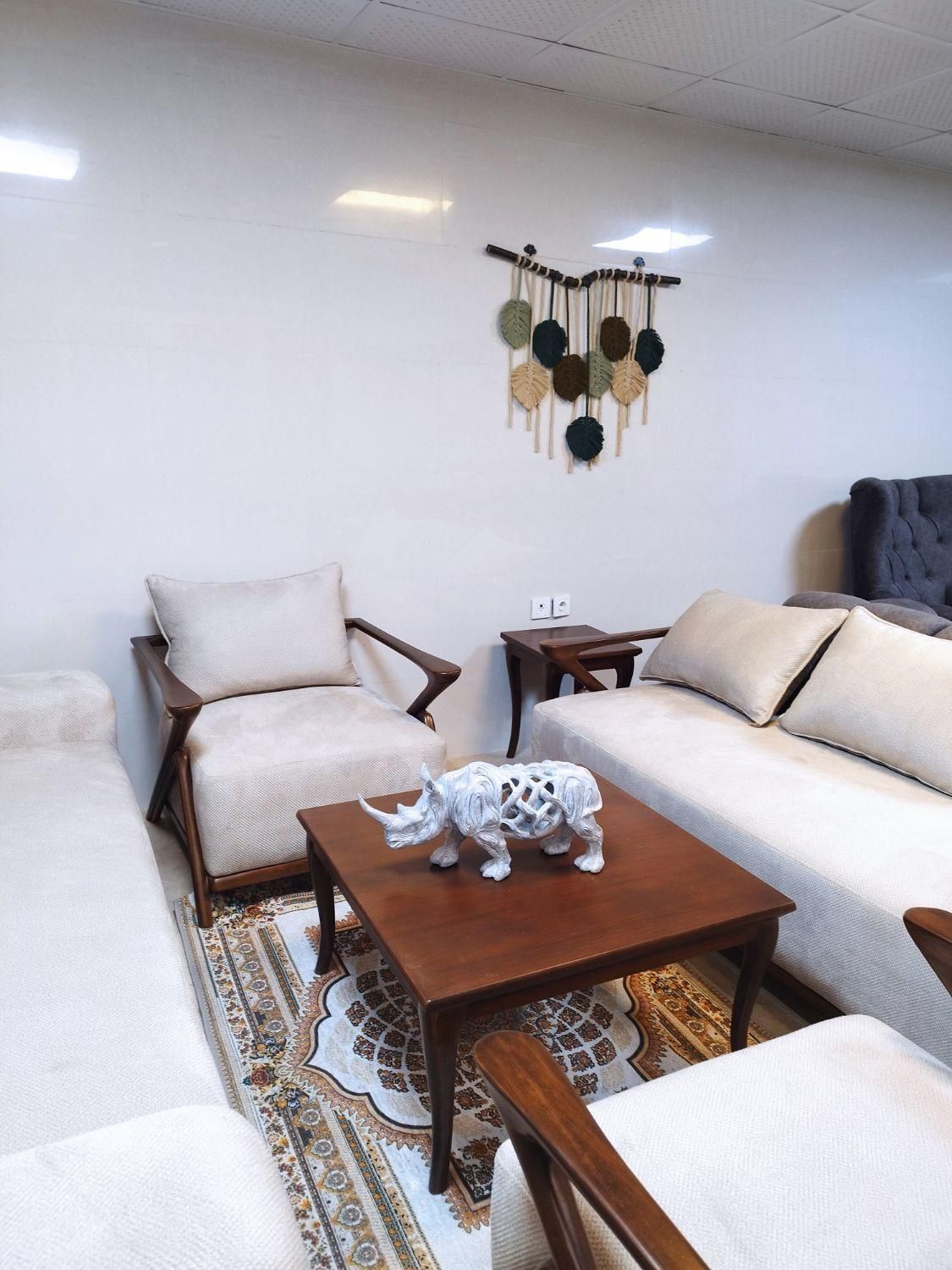 تولیدی مبل راحتی و مبل های شرکتی|مبلمان خانگی و میز عسلی|سمنان, |دیوار