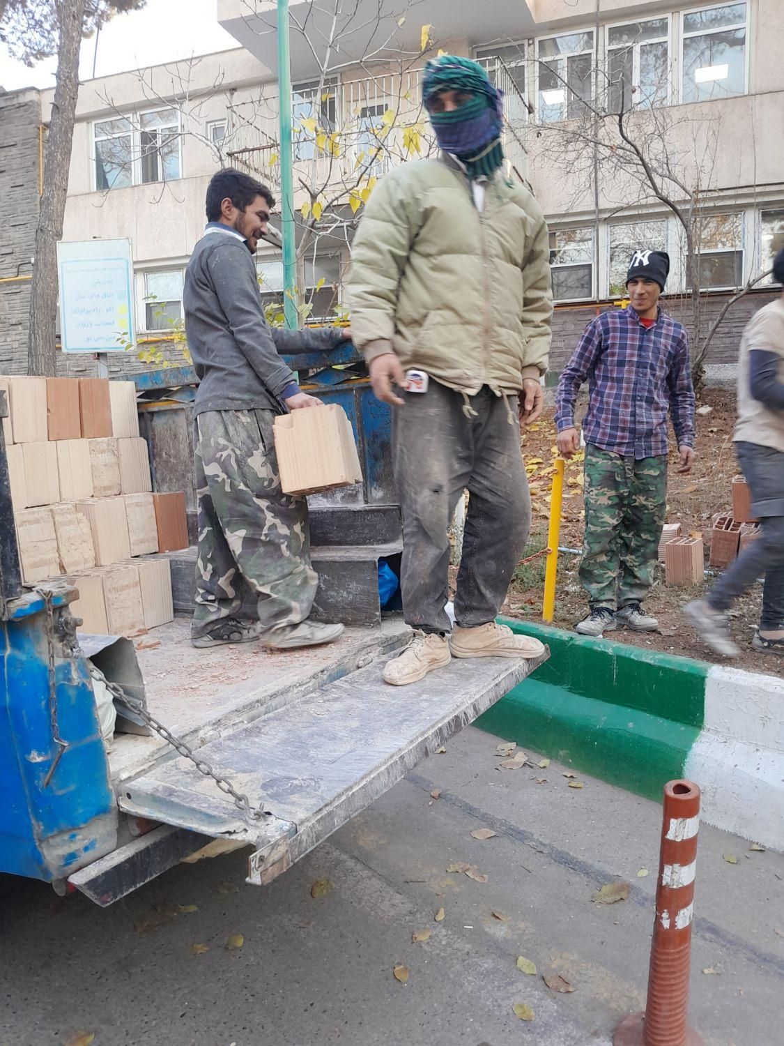 حمل نخاله خاک با نیسان گمپرسی ازتمام نقاط تهران|خدمات حمل و نقل|تهران, فلسطین (میدان انقلاب)|دیوار