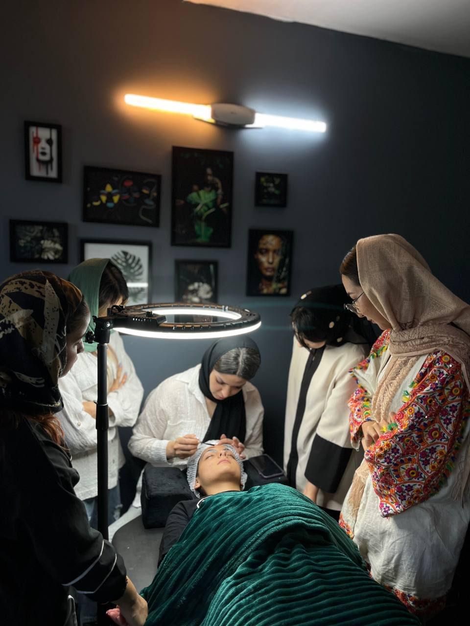 آموزش تخصصی صفر تا صد اکستنشن مژه|خدمات آرایشگری و زیبایی|اصفهان, باغ دریاچه|دیوار