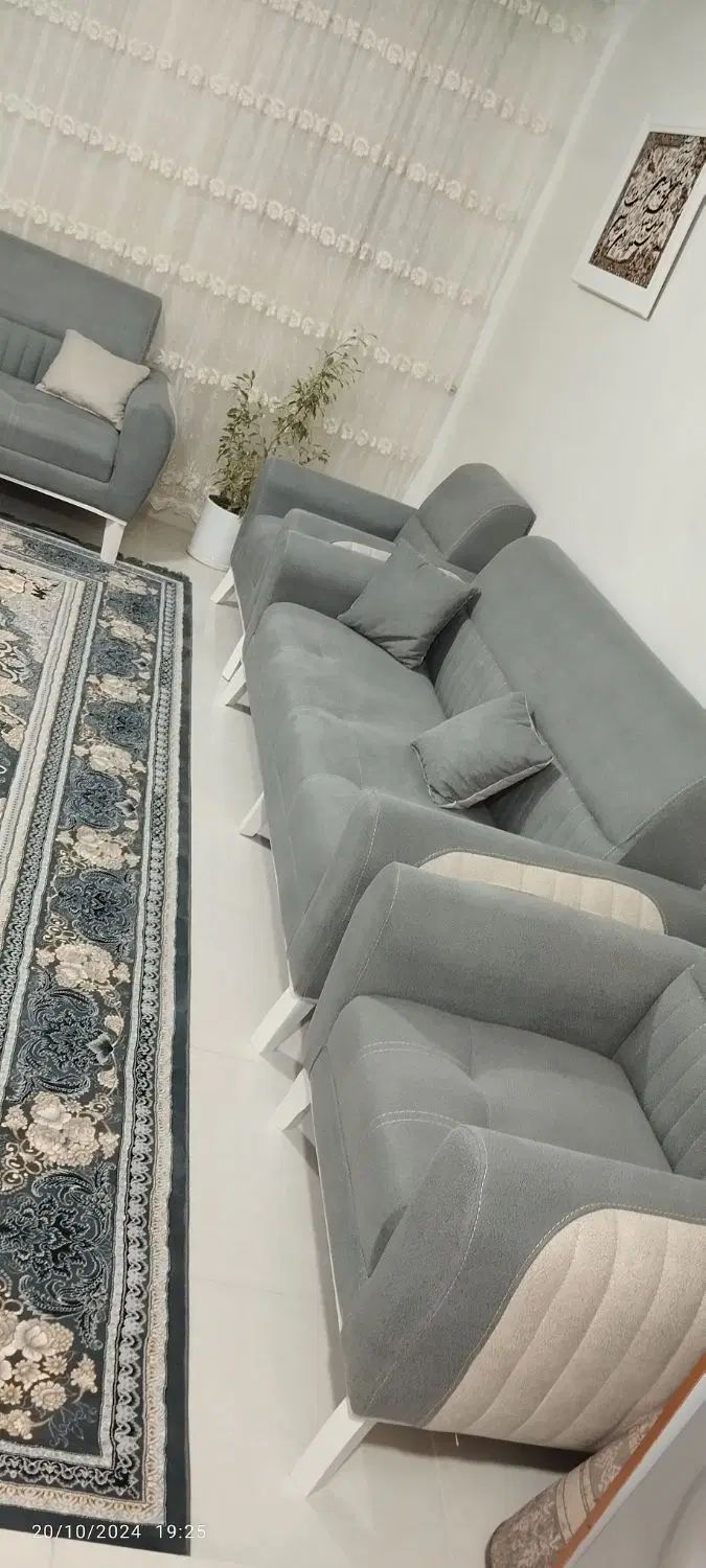 مبل یک سال خریداری شده سفارشی ساخته محکم.|مبلمان خانگی و میز عسلی|کرج, کمال‌شهر|دیوار
