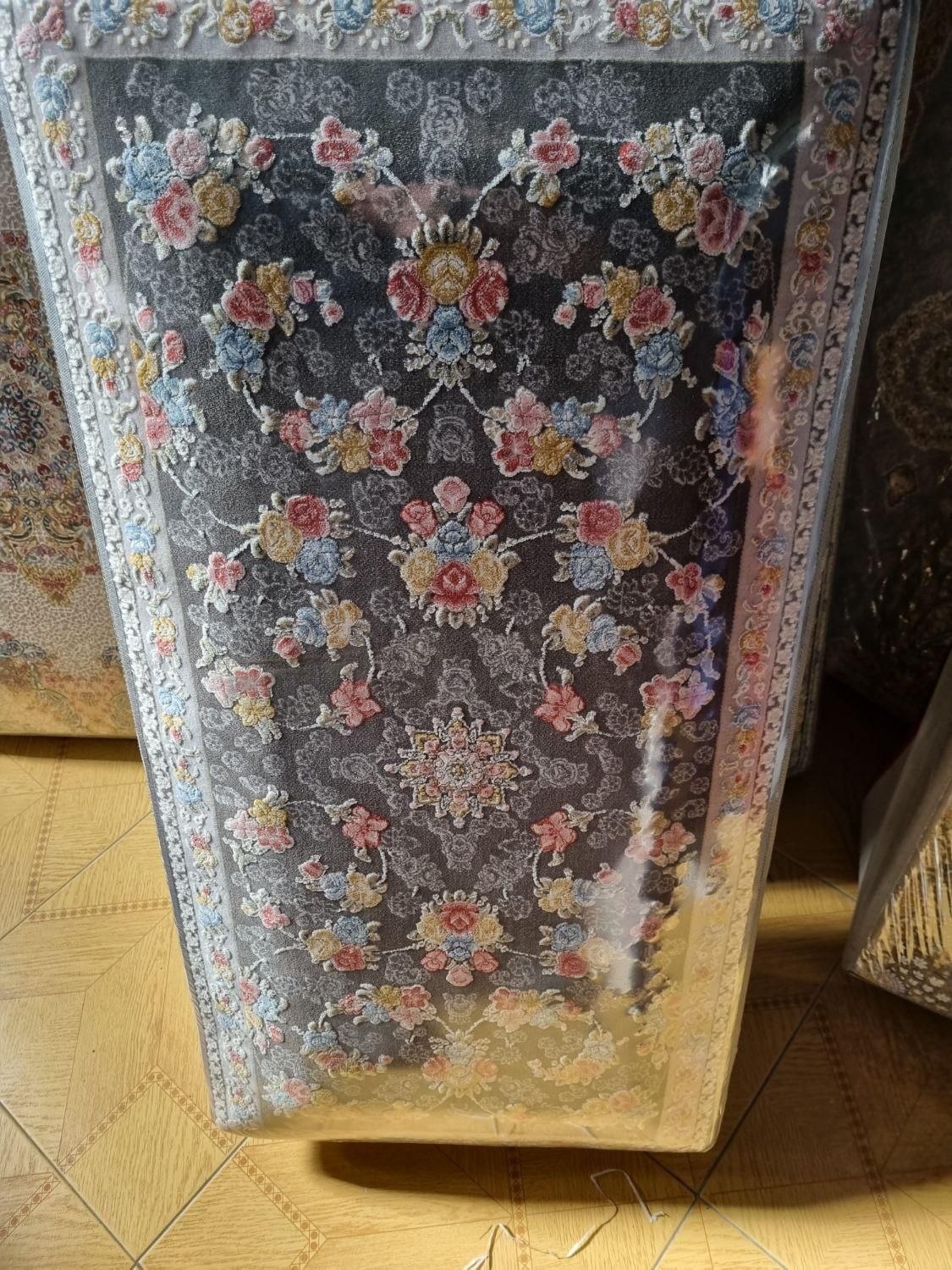 پشتی فرشی در طرح های مختلف|پشتی|بندر انزلی, گلسرخ|دیوار