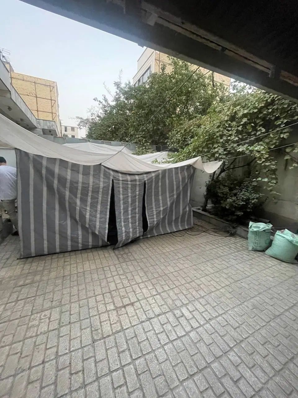 یک عدد چادر ضد اب با کفی به ابعاد تقریبی ۳ در ۴|کوهنوردی و کمپینگ|مشهد, نیروی هوایی|دیوار