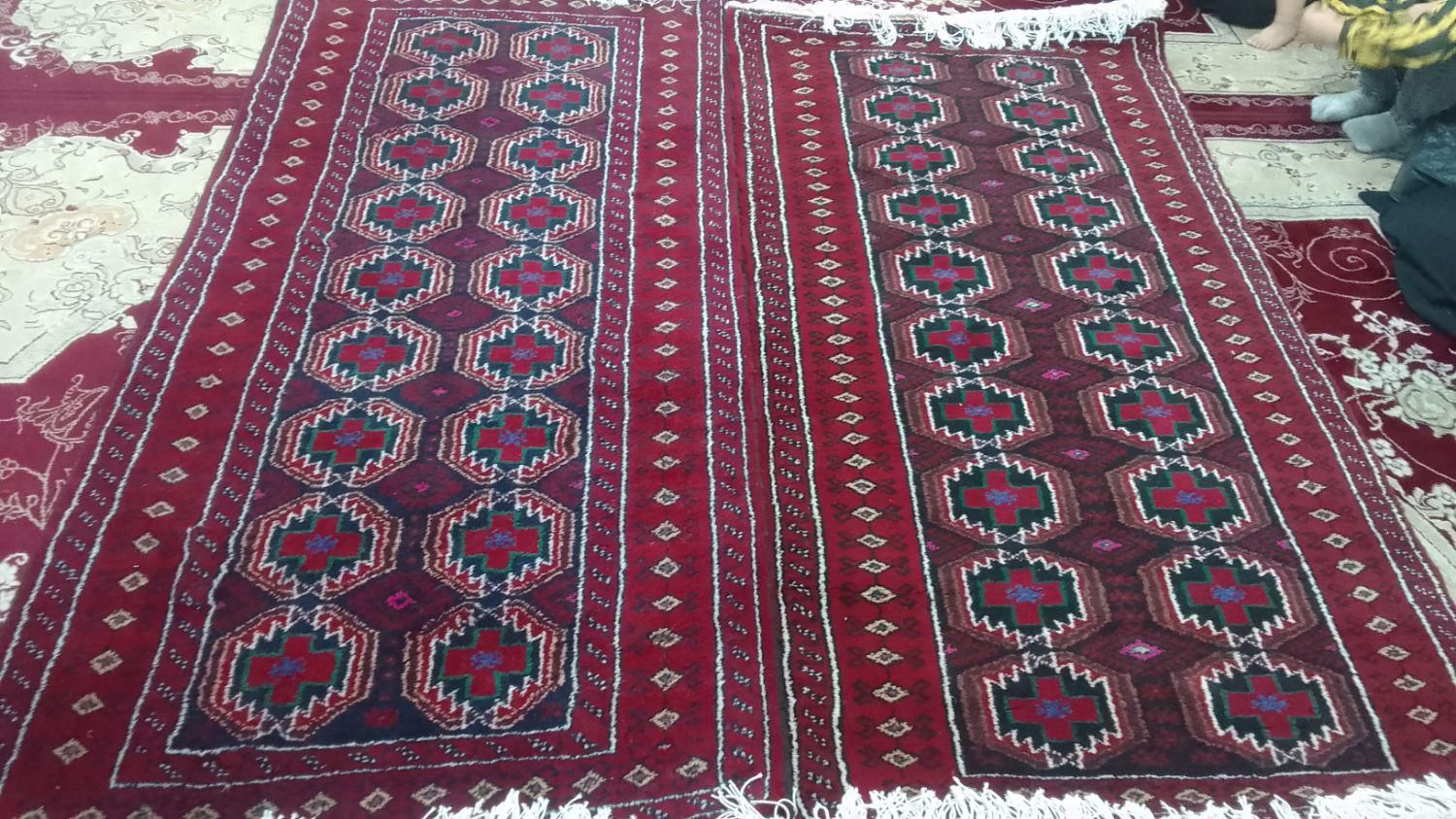 دو قالیچه دستبافت زمینه ی یکی سرمه ای و یکی مشکی.|فرش|قائن, |دیوار