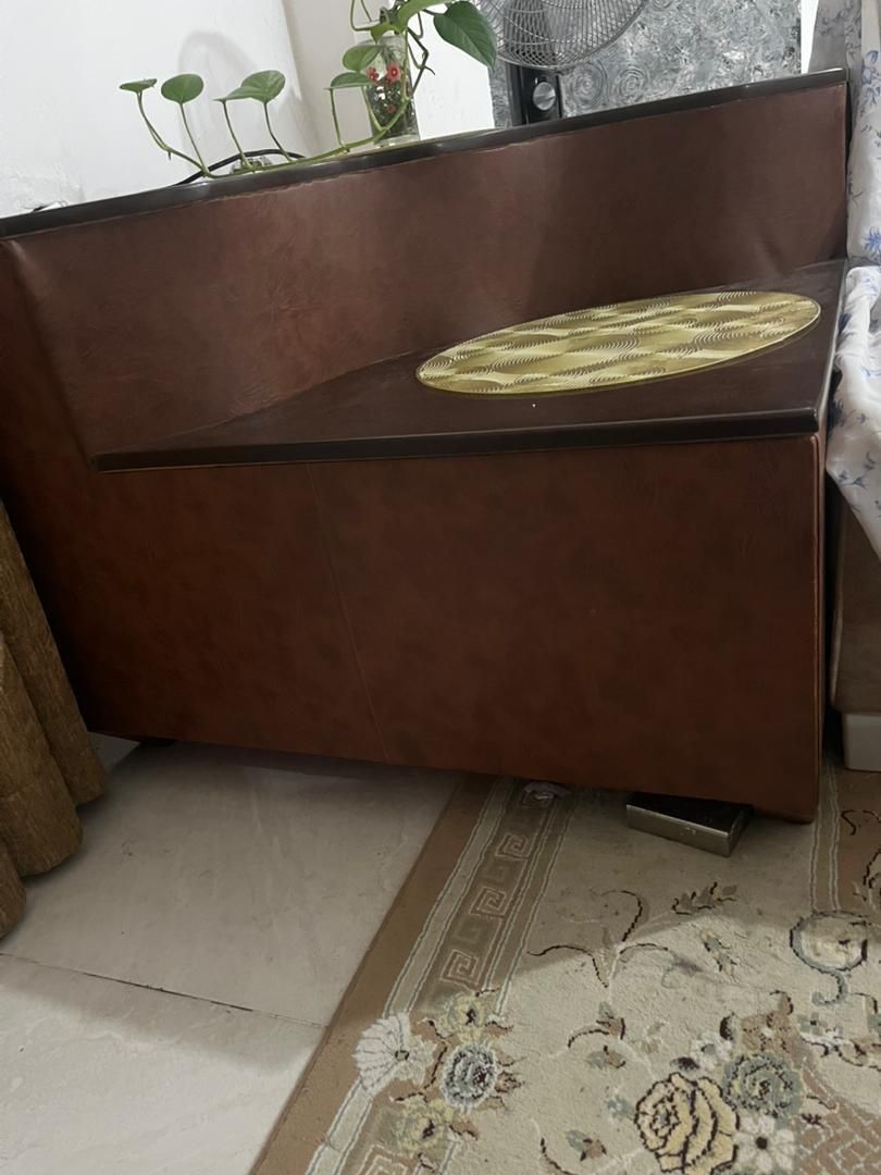 بغل مبلی مثلثی چرمی کاملا سالم|مبلمان خانگی و میز عسلی|رشت, حمیدیان|دیوار