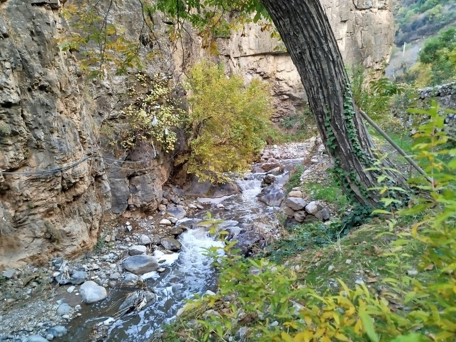 ویلا باغ*پاوه*روستای دشه* تفرجگاه سراب هانی کوان|اجارهٔ کوتاه‌مدت ویلا و باغ|جوانرود, |دیوار