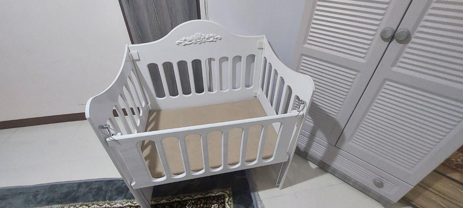 تخت کودک وکیوم|تخت و صندلی بچه|شیراز, آزادگان|دیوار