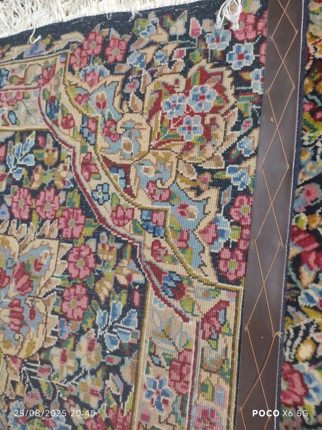 با نقش ترنج و گل ۶۰رج سرمه ای ۳.۳در۲.۴هشت متر|فرش|کرمان, |دیوار