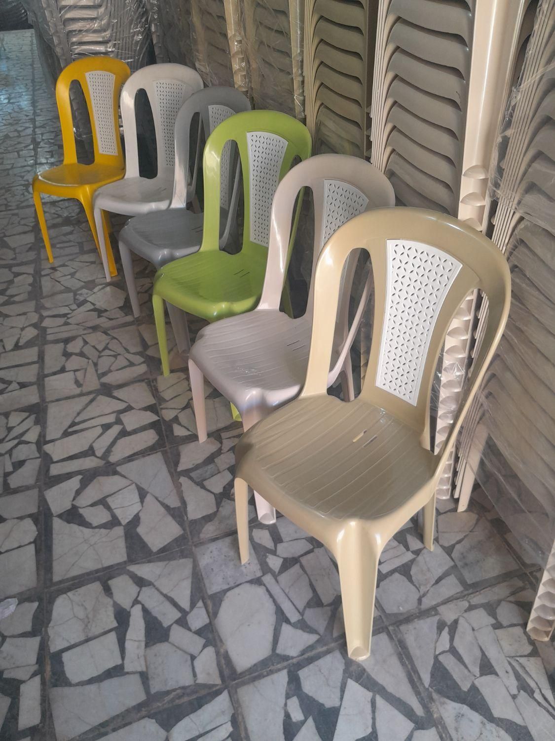 صندلی پلاستیکی دورنگ|صندلی و نیمکت|اصفهان, بهارانچی|دیوار