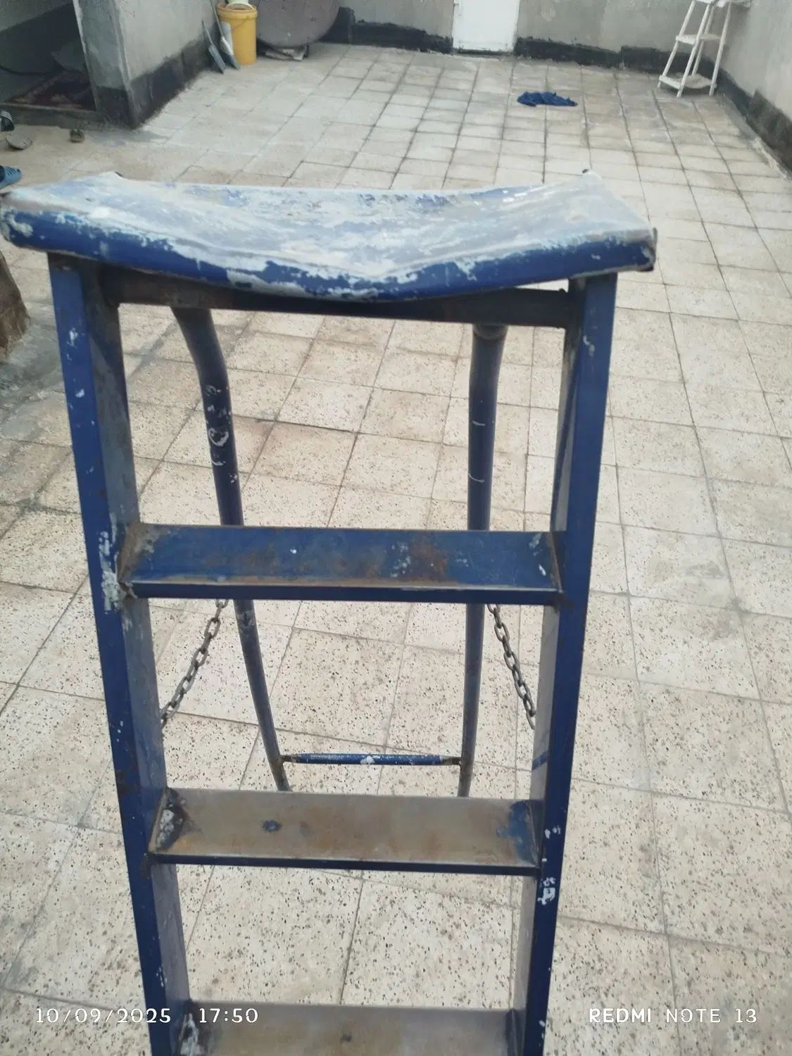 نردبان|ابزارآلات|مشهد, موعود|دیوار