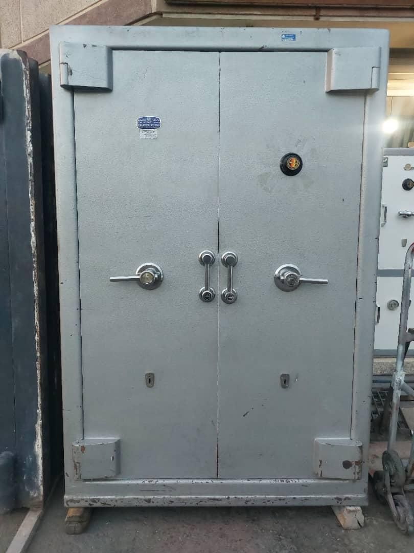 گاوصندوق بزرگ 2000BS کاوه گاو صندوق بانکی رمزUSA|ابزارآلات|تهران, نعمت‌آباد|دیوار