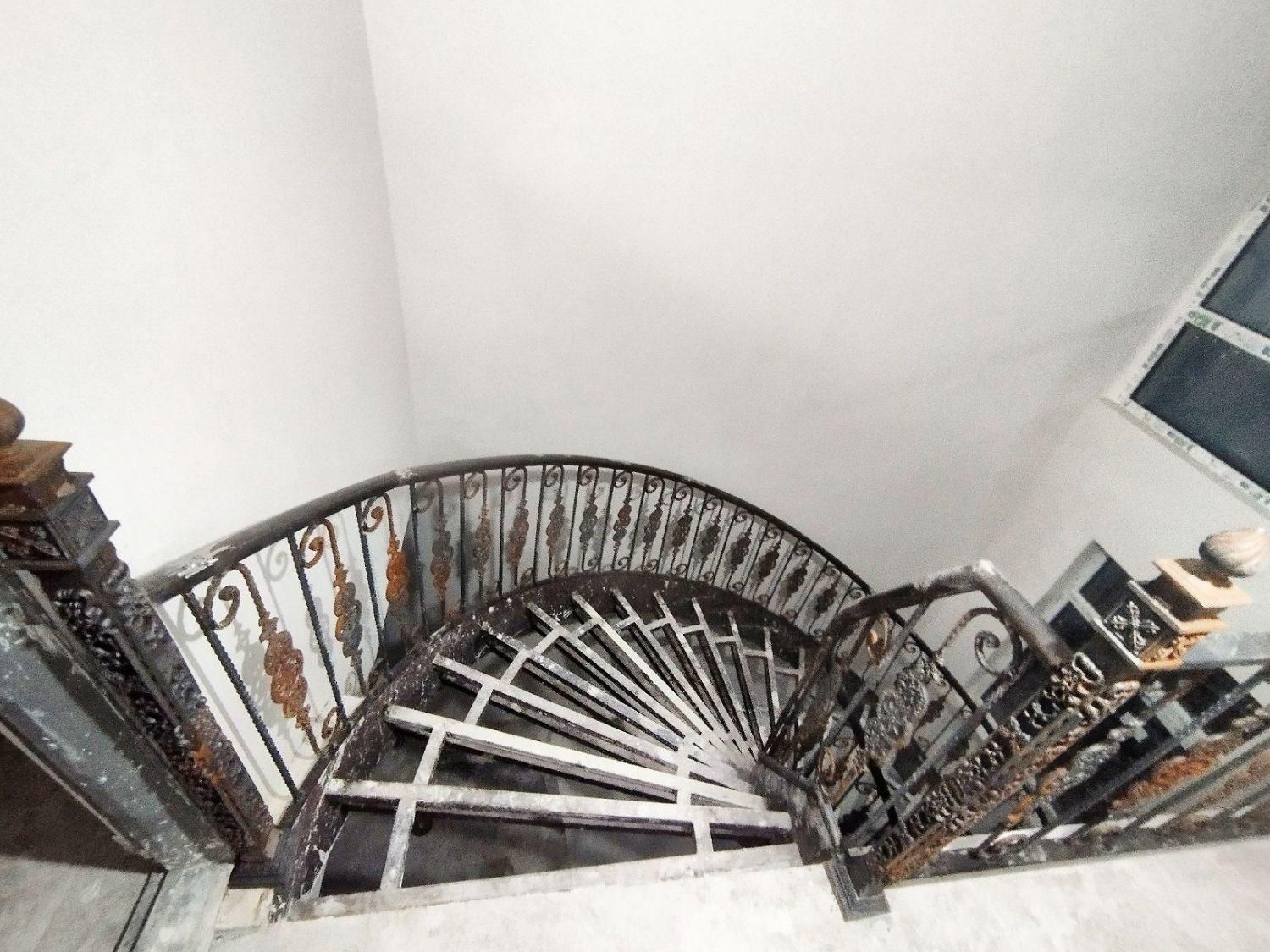 اجرای پله دوبلکس گرد|خدمات پیشه و مهارت|میانه, |دیوار