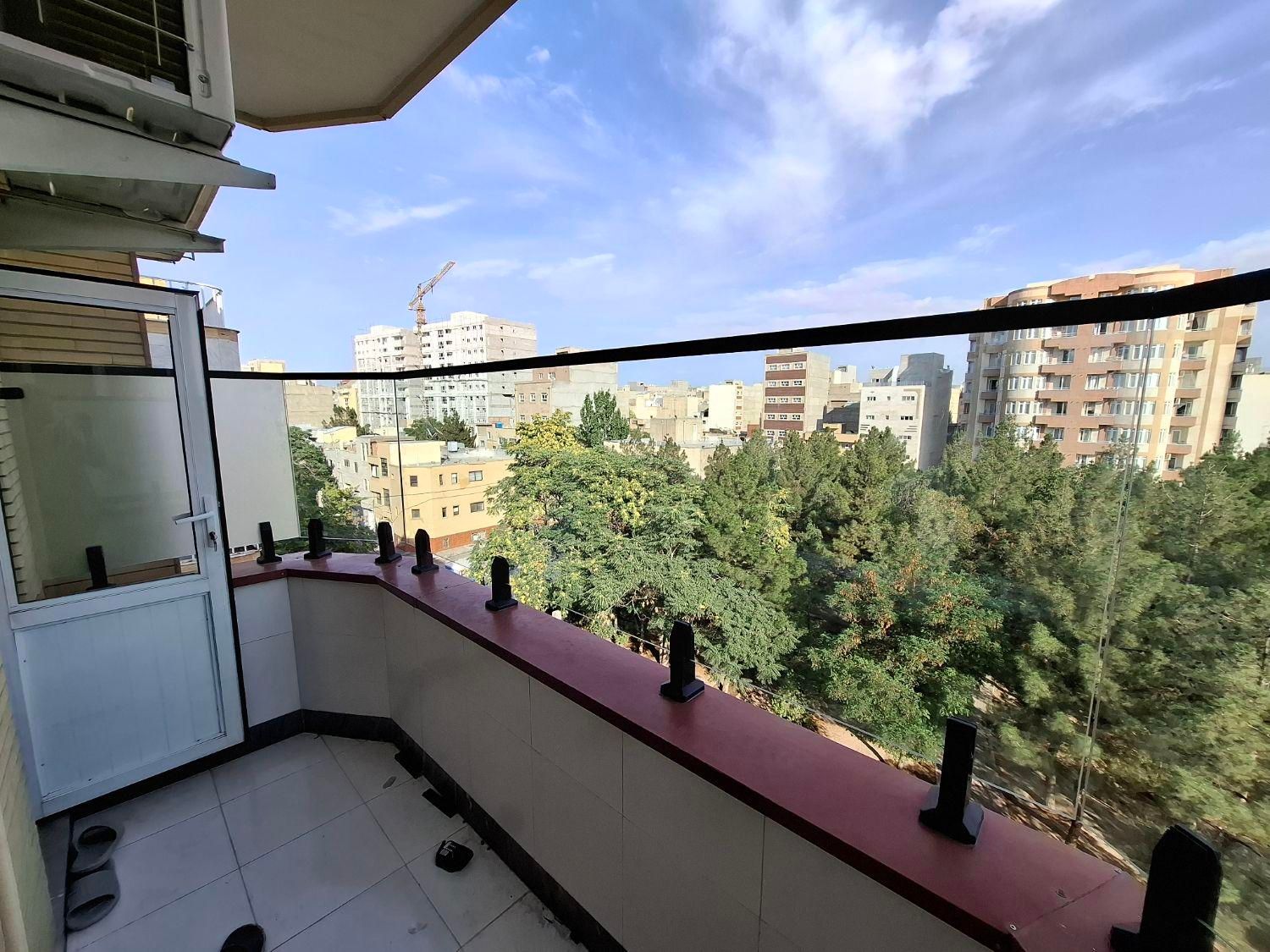 فروش ونصب تخصصی نرده شیشه ای وپیشخوان شیشه ای|خدمات پیشه و مهارت|تبریز, |دیوار