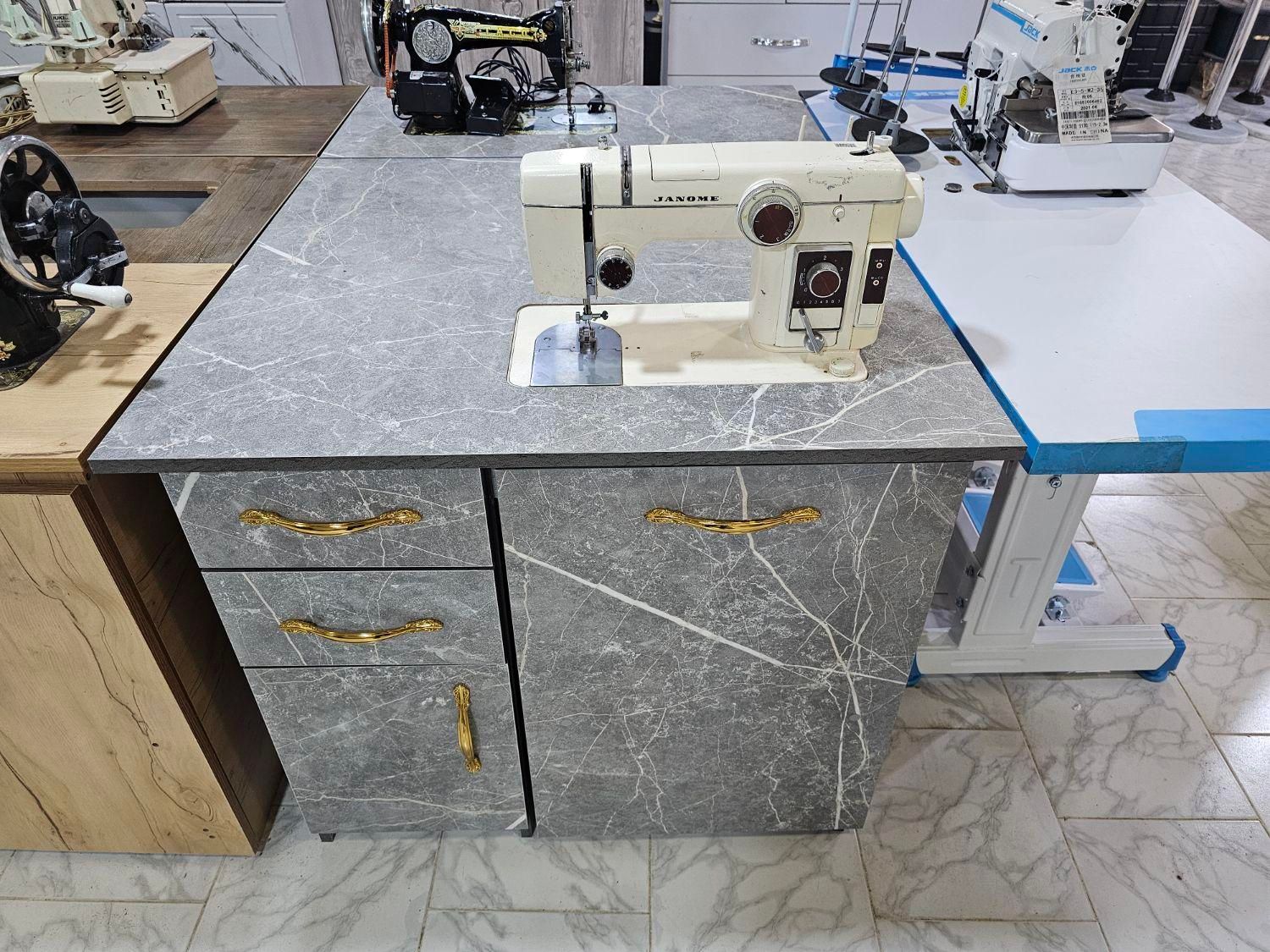 میز چرخ خیاطی با صندلی|لوازم خیاطی و بافتنی|قشم, |دیوار