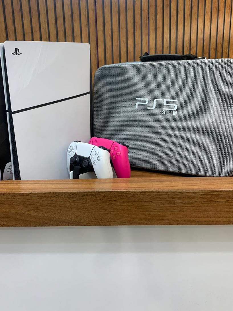 Ps5 slim دو دسته فول بازی با پایه شارژ و کیف|کنسول، بازی ویدئویی و آنلاین|قم, عمار یاسر|دیوار