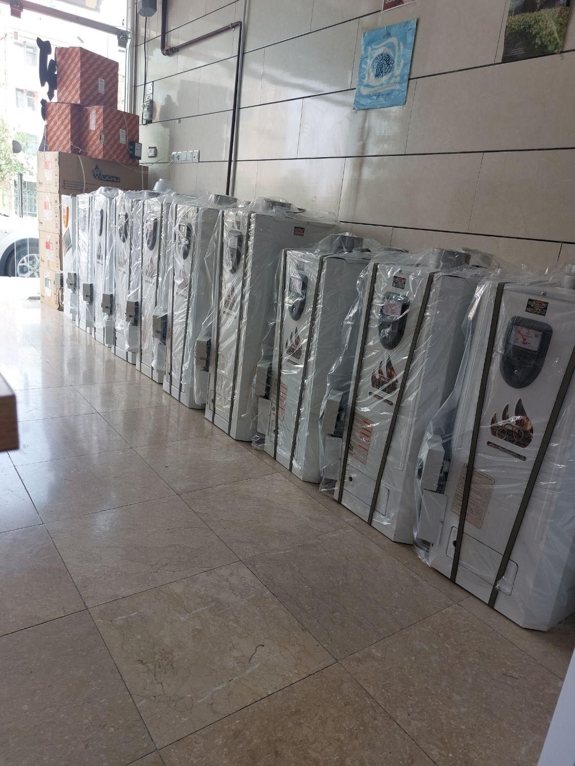 آبگرمکن۴۰لیتری۳۲۰۰ت ۵۰لیتری۳۴۰۰بدون واسطه ضمانتی|آبگرمکن، پکیج، شوفاژ|مشهد, توس|دیوار
