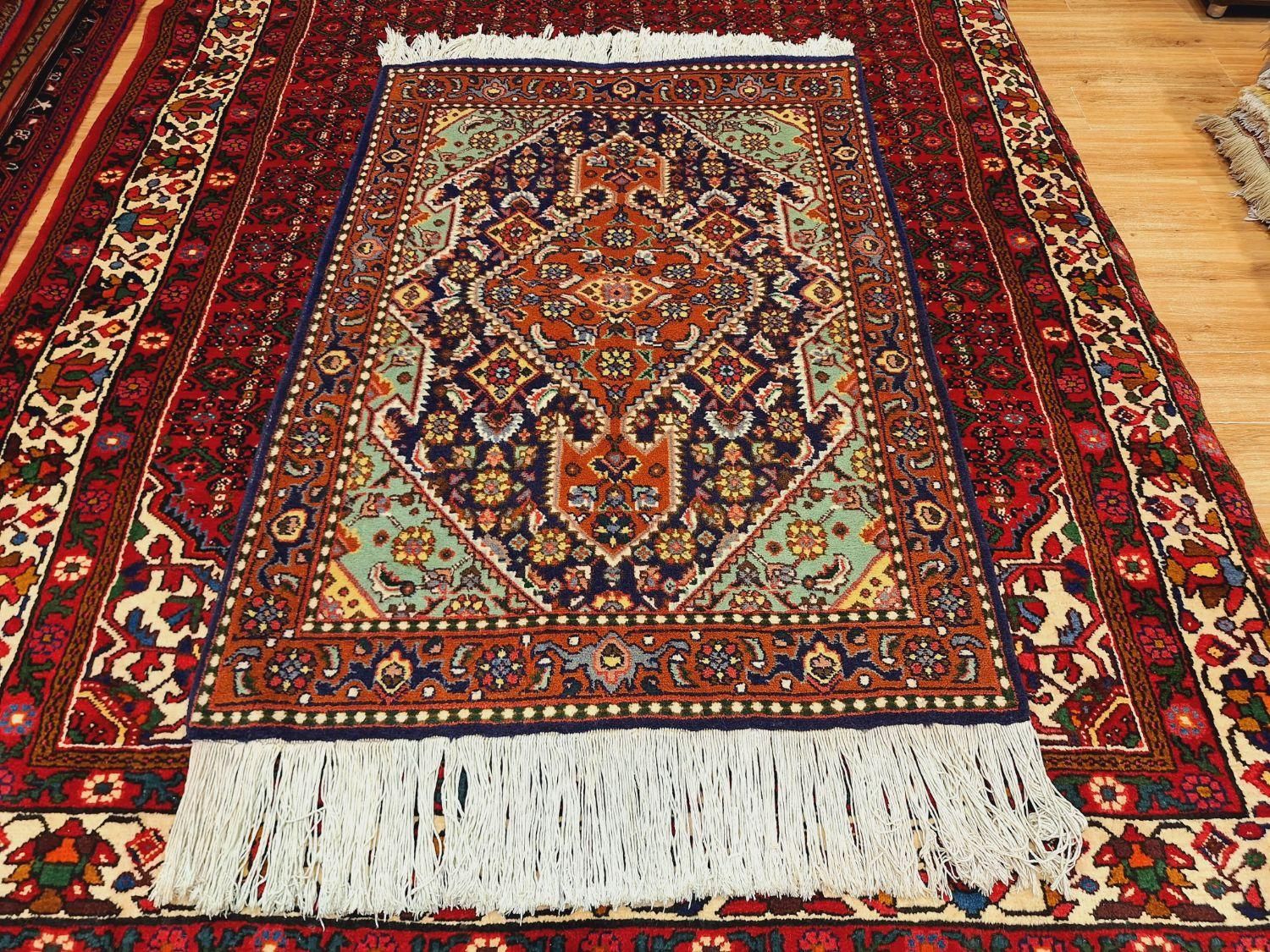 ذرع و نیم دستباف تبریز زمینه سرمه ای|فرش|تهران, اکباتان|دیوار