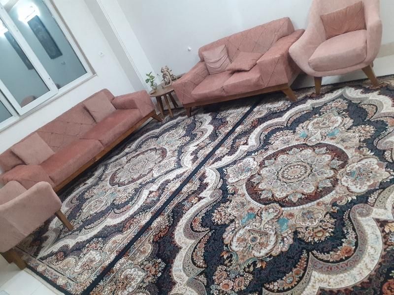 مبل ۷نفره و فرش دوتا۶متره بفر‌وش میرسد توافقی|فرش|سمنان, |دیوار