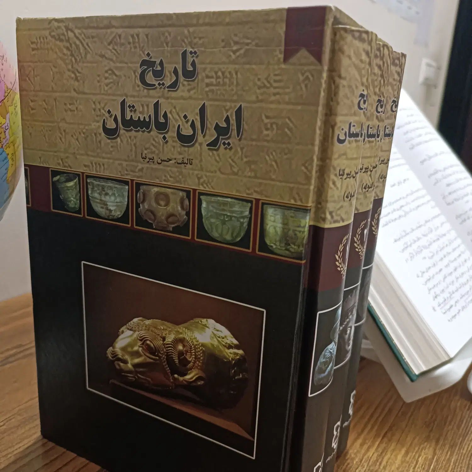 تاریخ ایران باستان حسن پیرنیا|کتاب و مجله تاریخی|مشهد, سرافرازان|دیوار