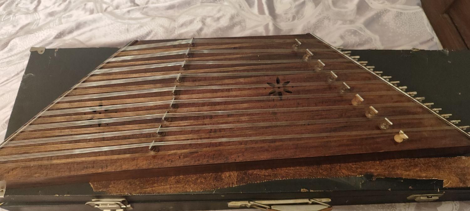 ساز سنتور عظیمی|سازهای سنتی|اندیشه, اندیشه فاز ۱|دیوار